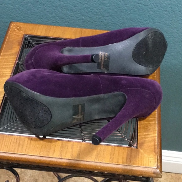 Qupid Heels Almond Toe Platform Classic Pumps - Picture 5 of 7